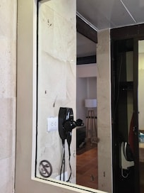 These photos were taken in the 1st room.