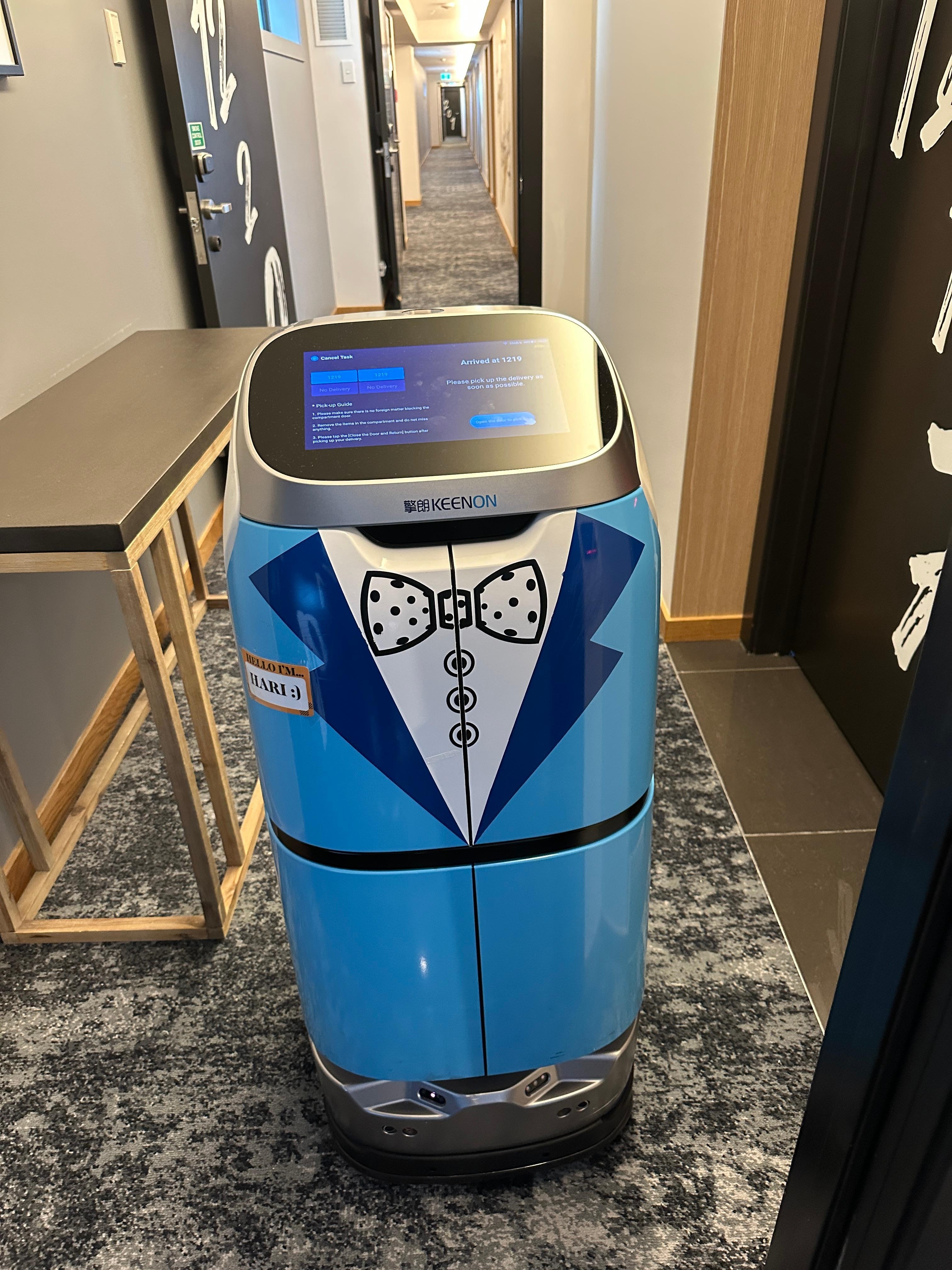 Hari the robot waiter