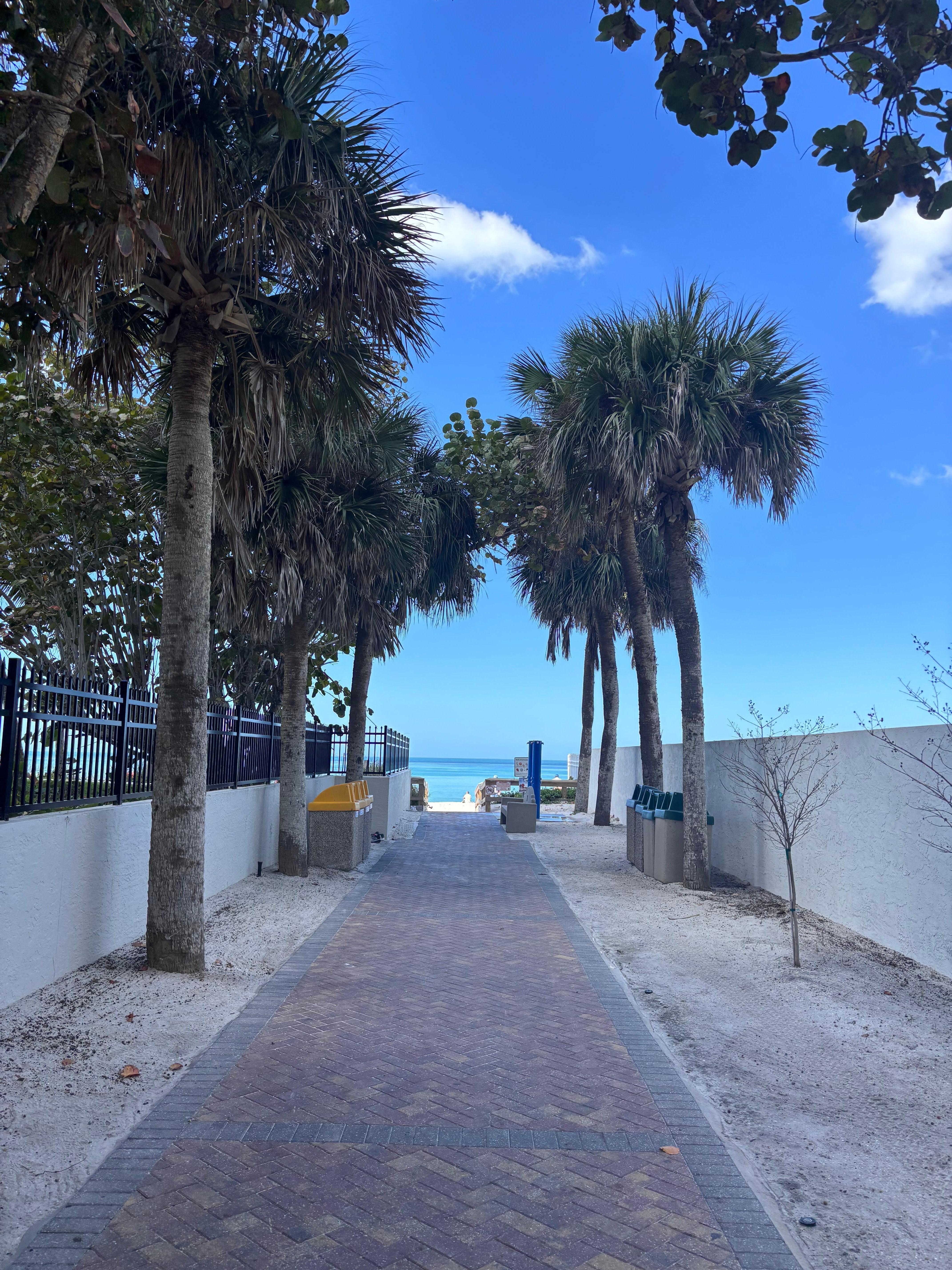 Alley from parking to the beach 