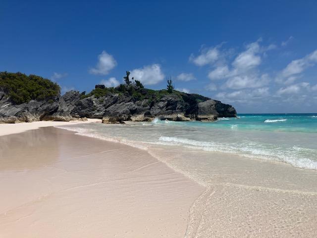Horse Shoe beach has public facilities and no stairs