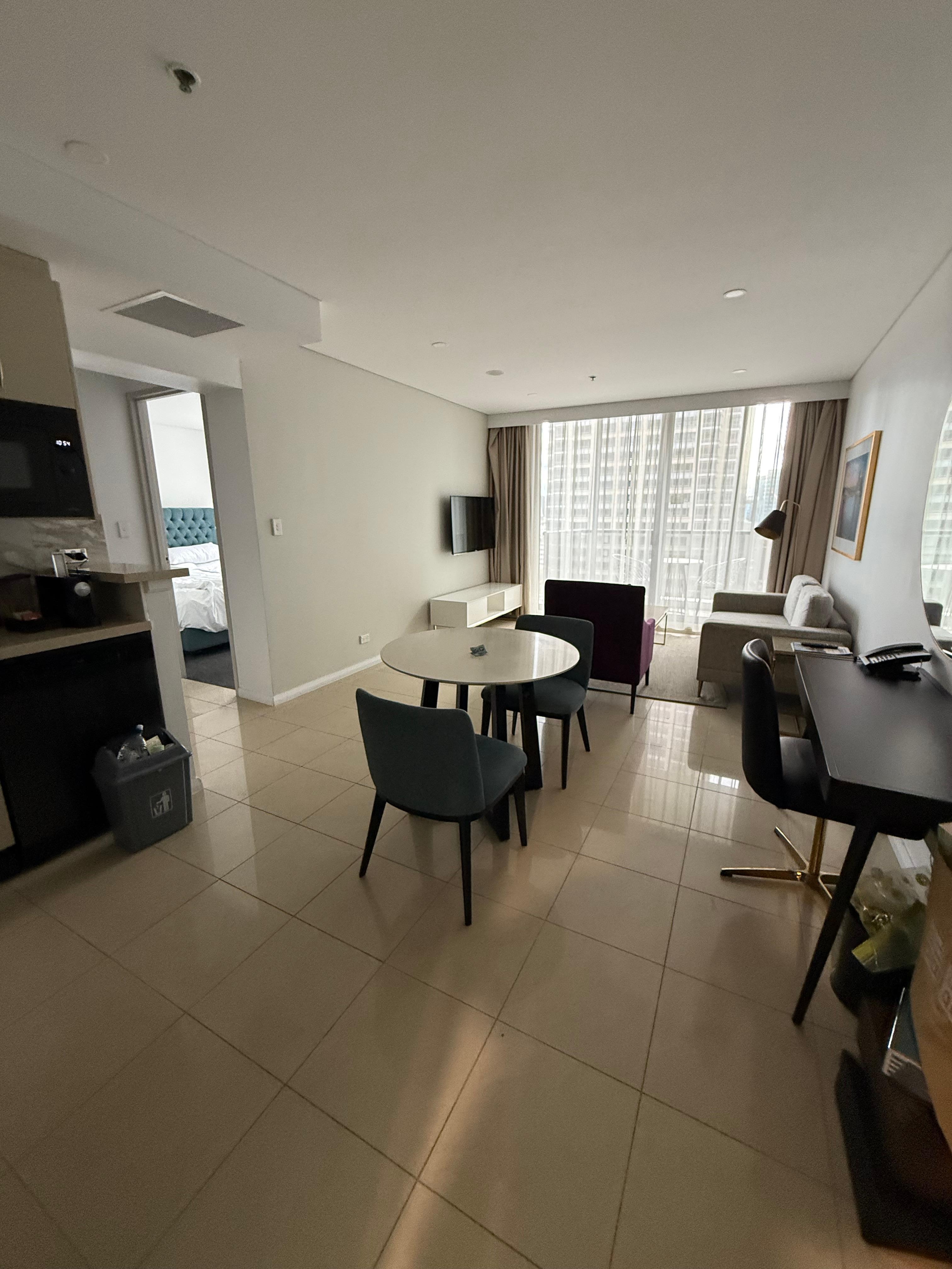 Wohn-Esszimmer mit Küche