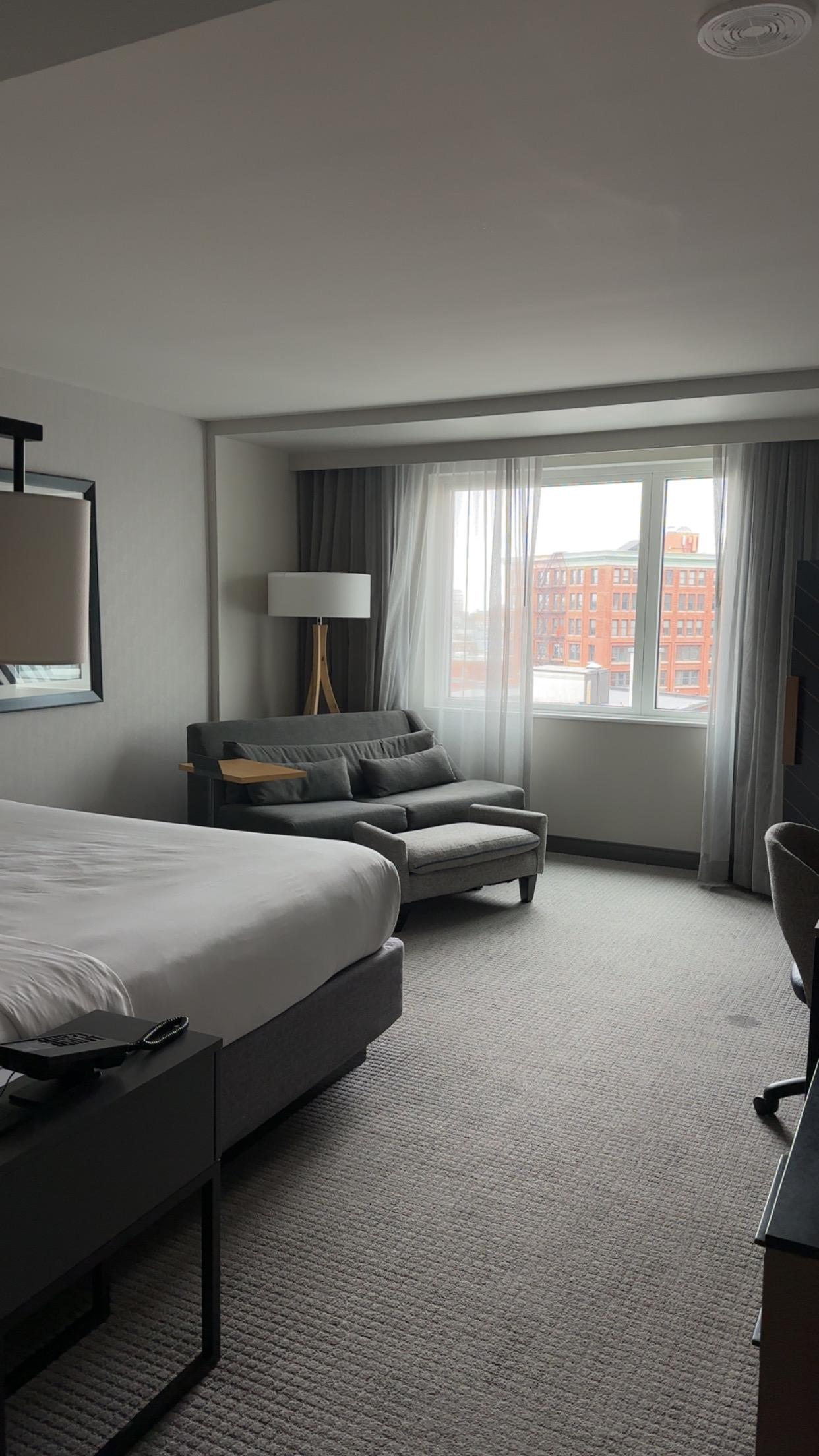 Room w king bed