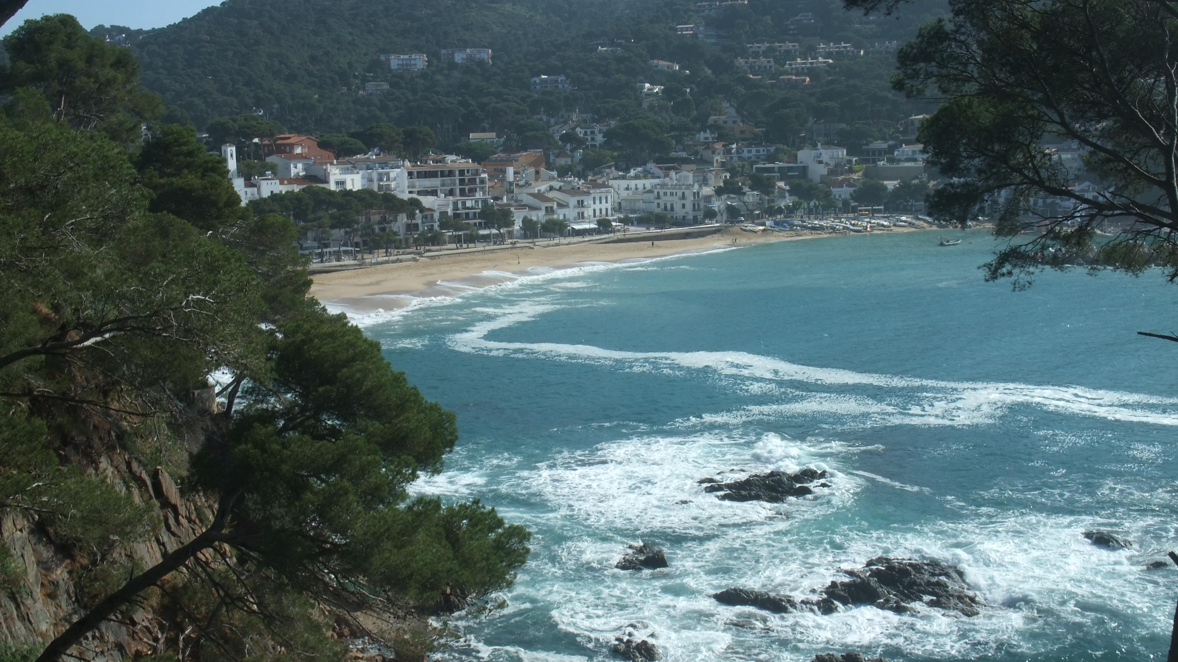 vue sur Llafranc et sa belle plage de sable depuis le "Cami de Ronda"