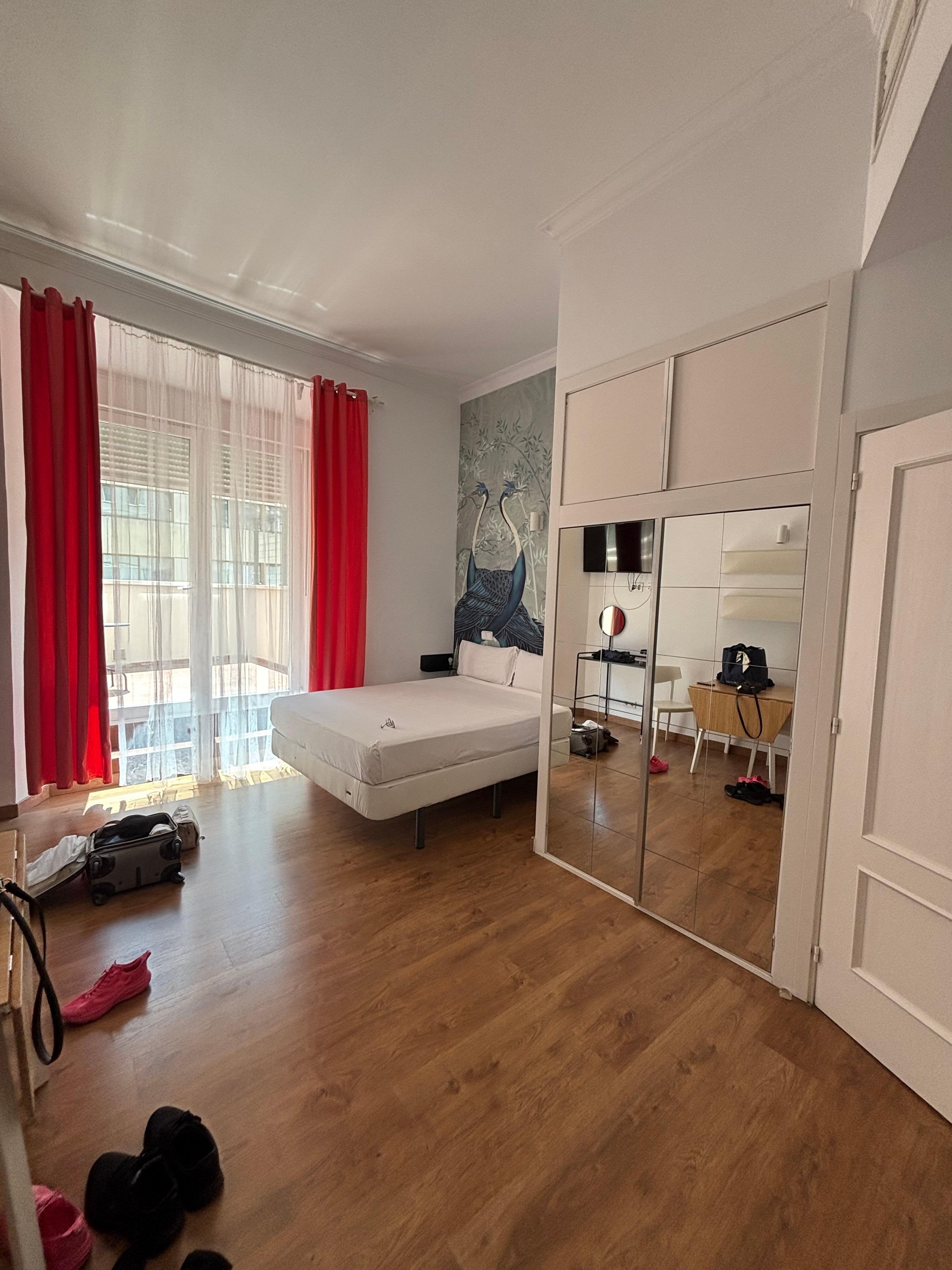 Quarto com tamanho excelente 