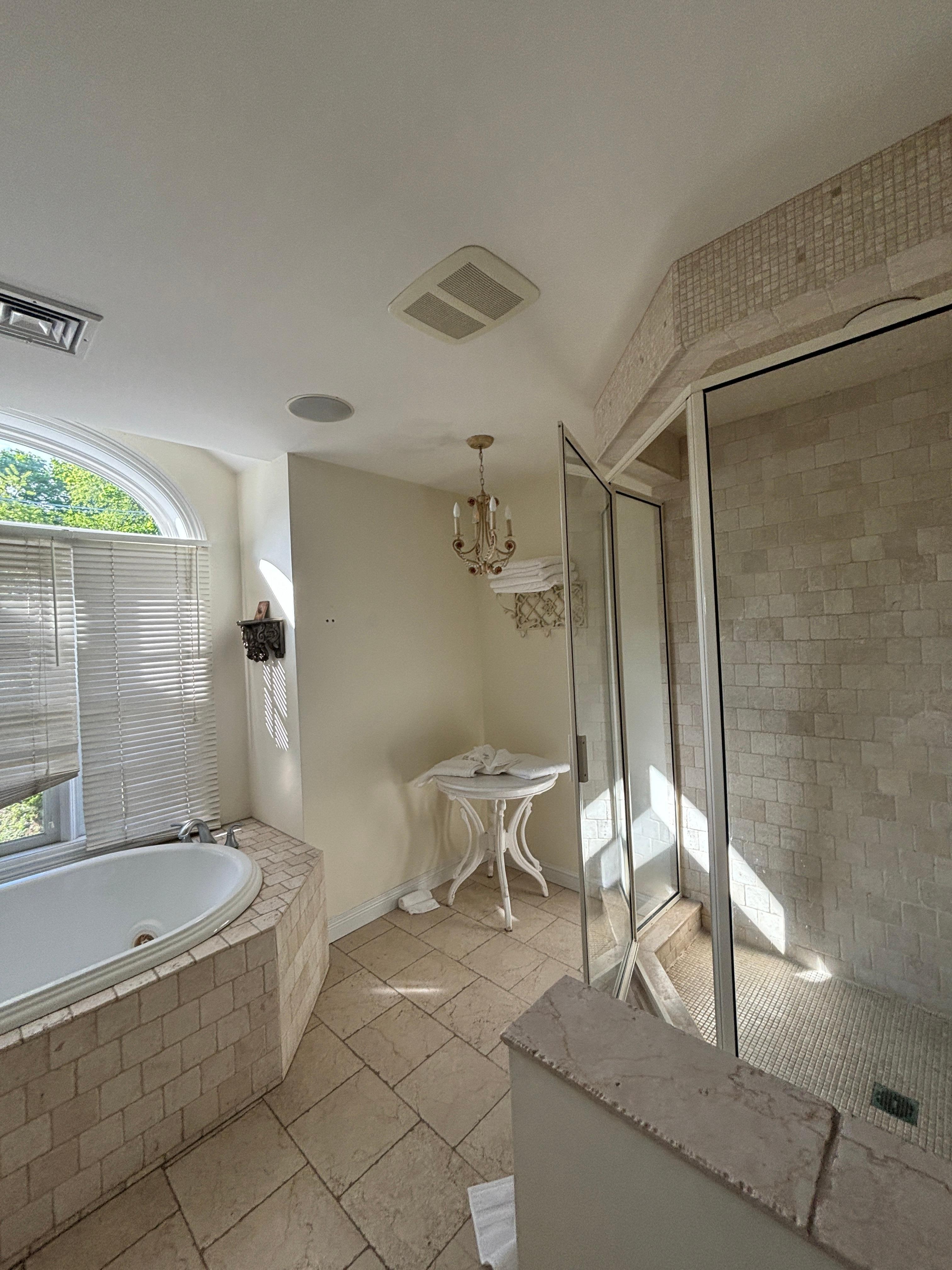 Beautiful bathroom! 