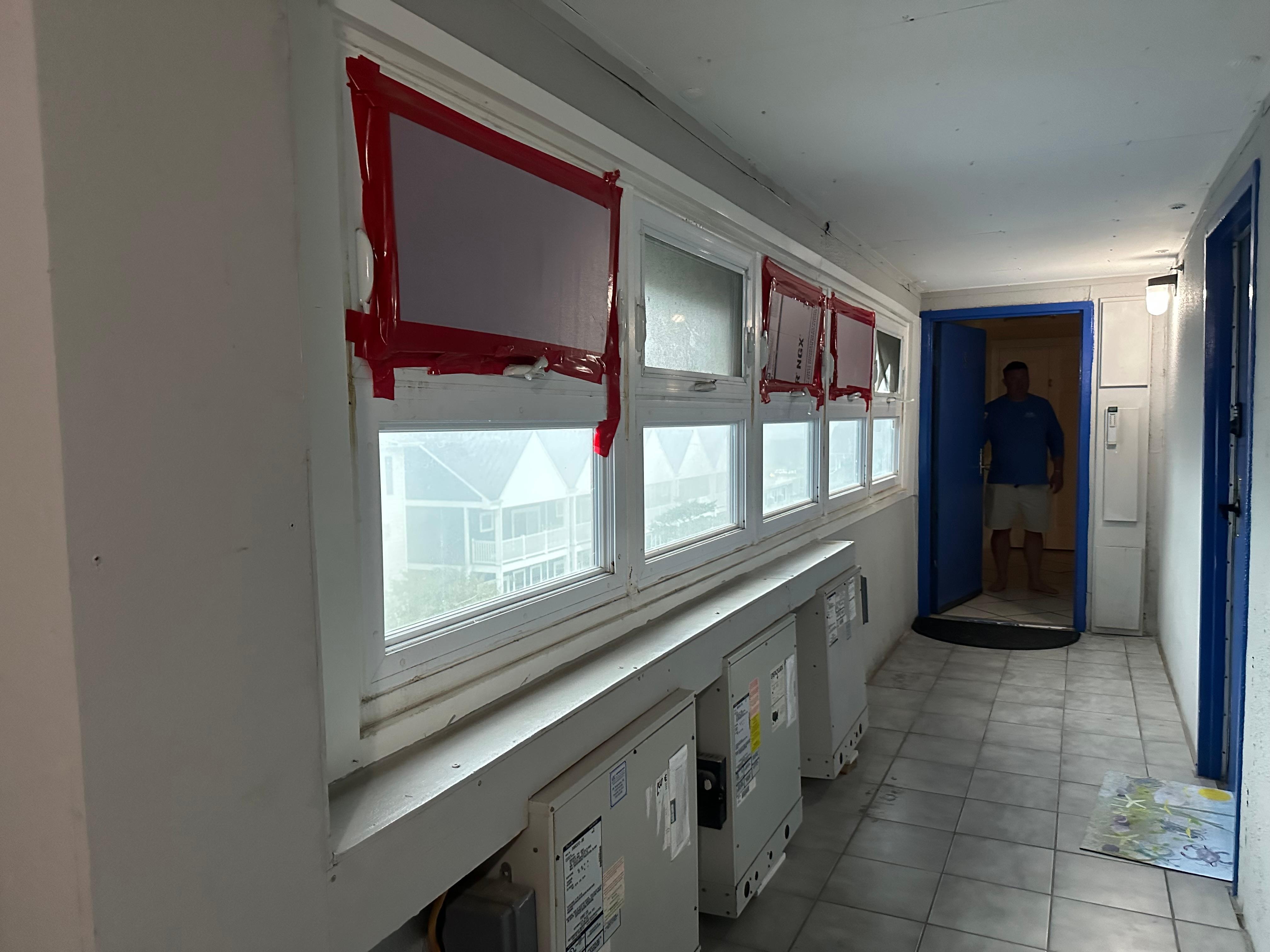 Hallway dirty and windows 