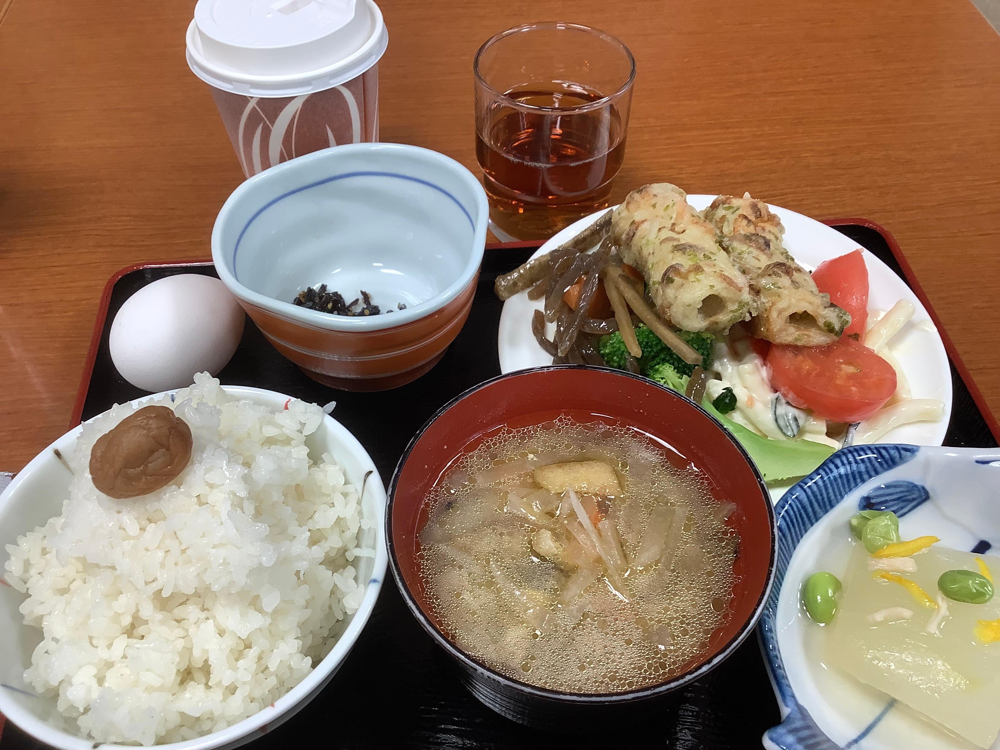 柔らかい冬瓜の煮物、具沢山味噌汁、もちもちご飯