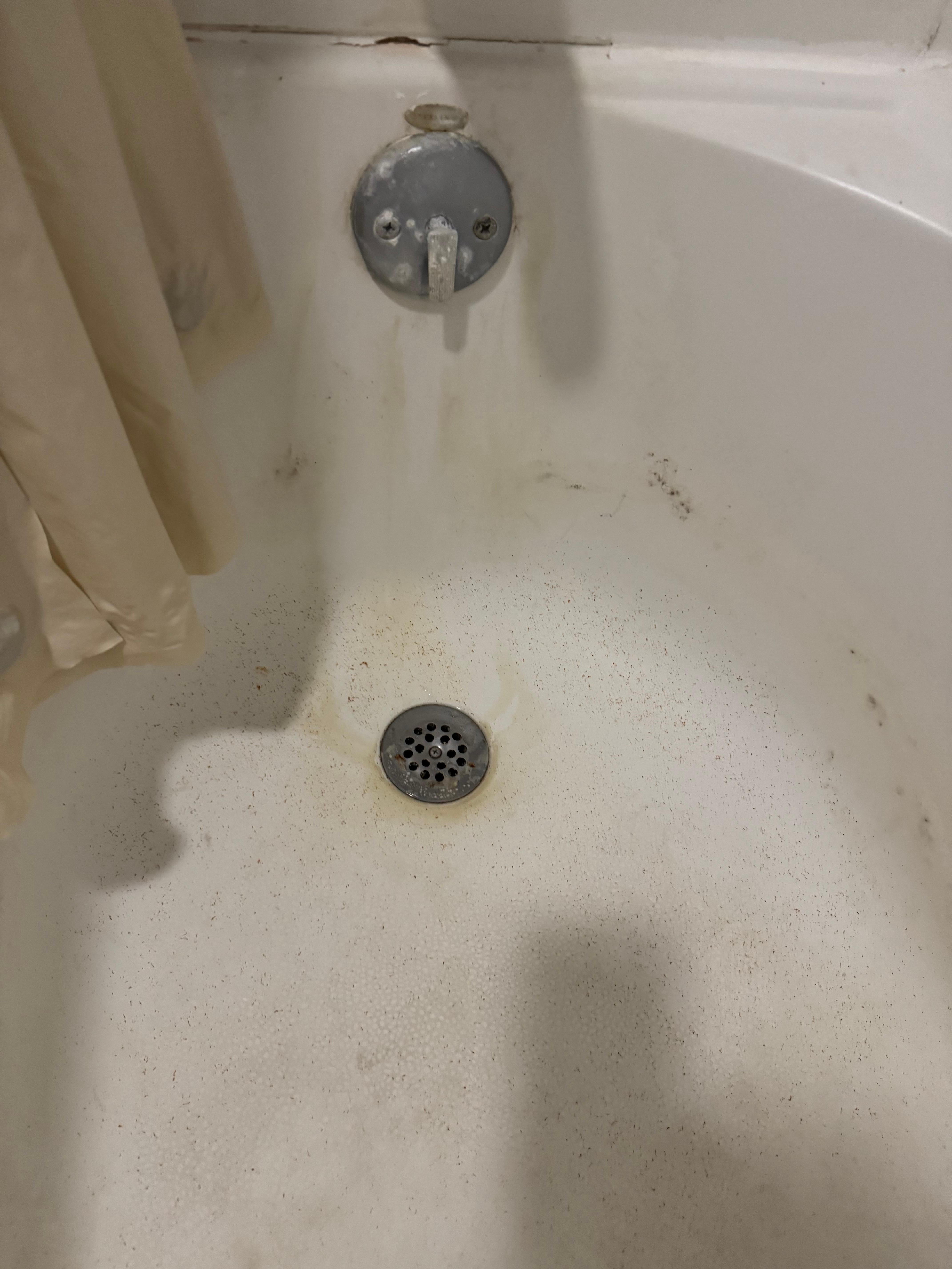 Tub in the second room we were moved to. 