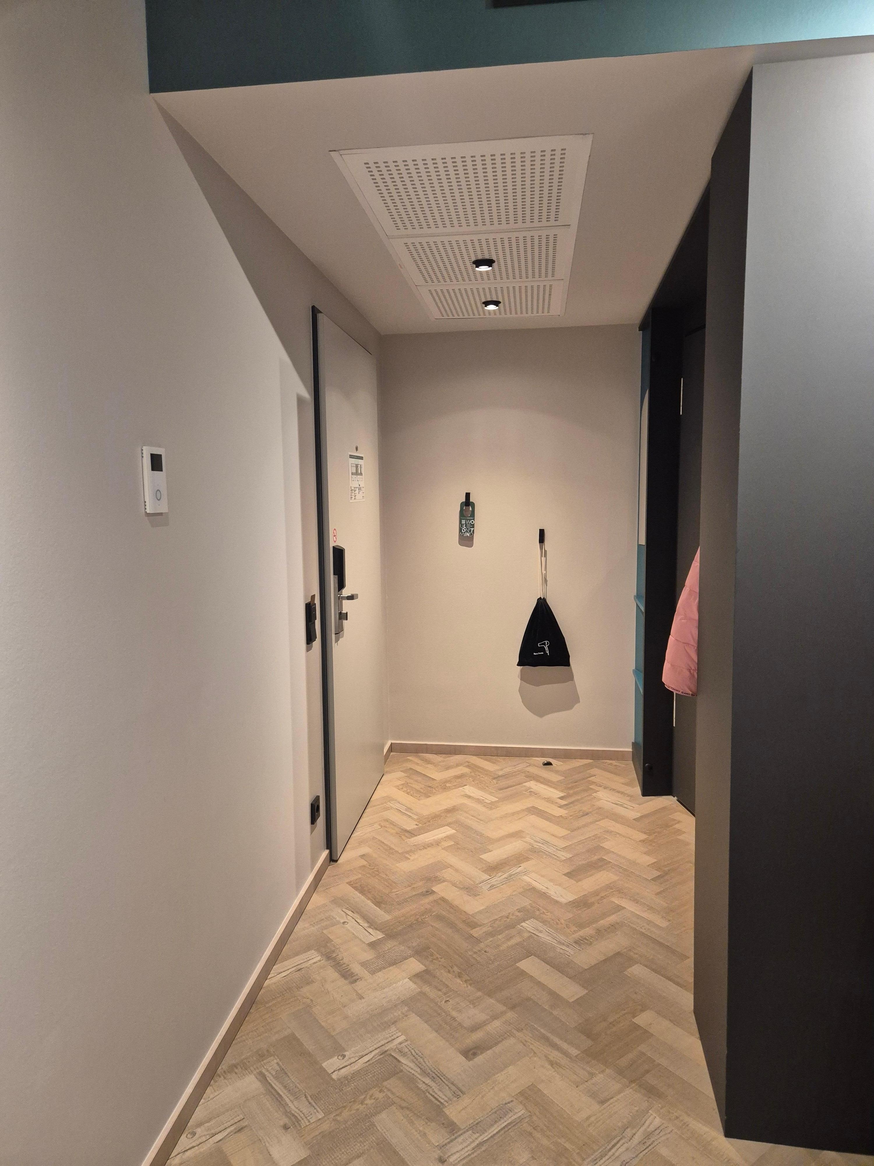 Entrace to room with closet