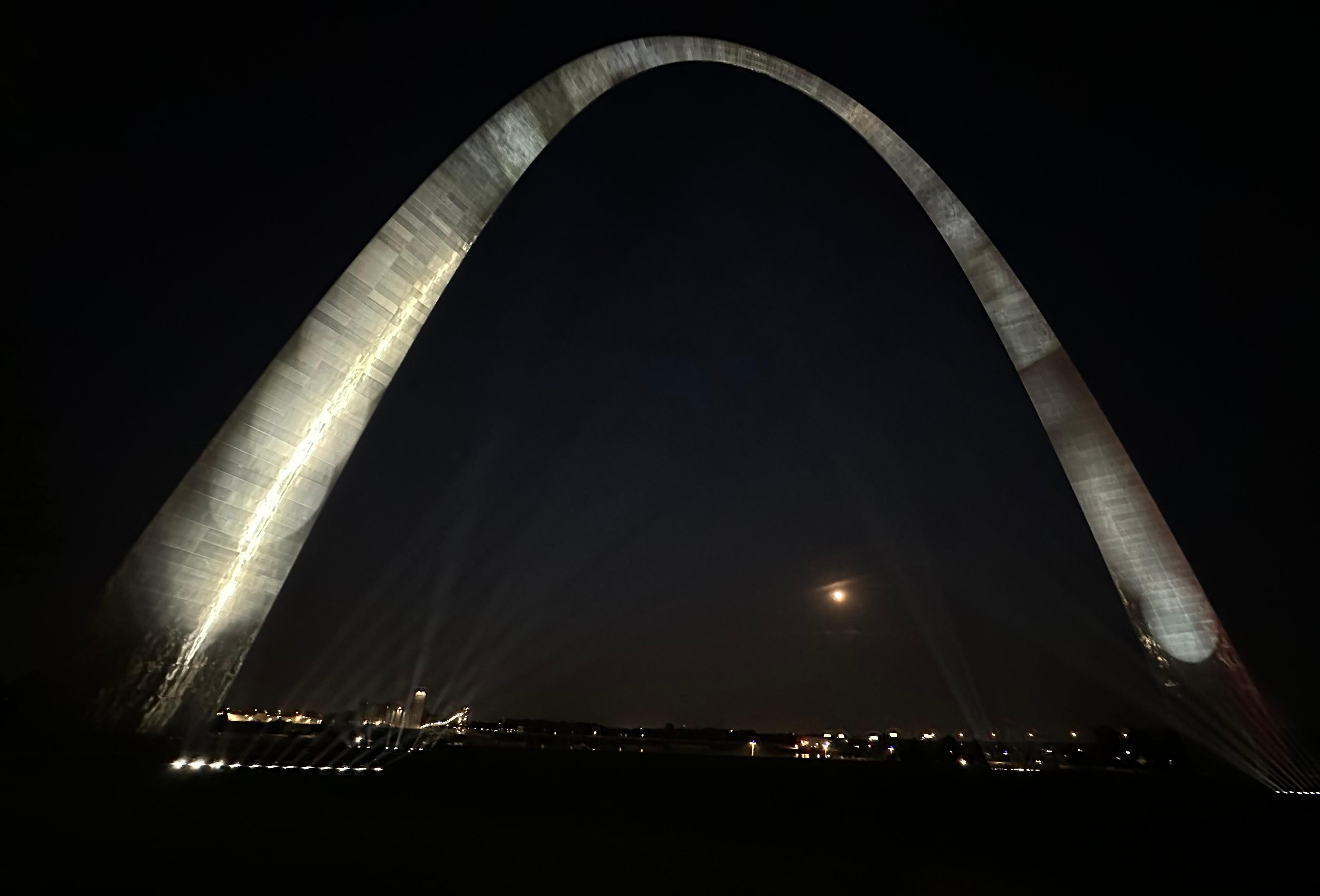 That’s a full moon in the Arch!  