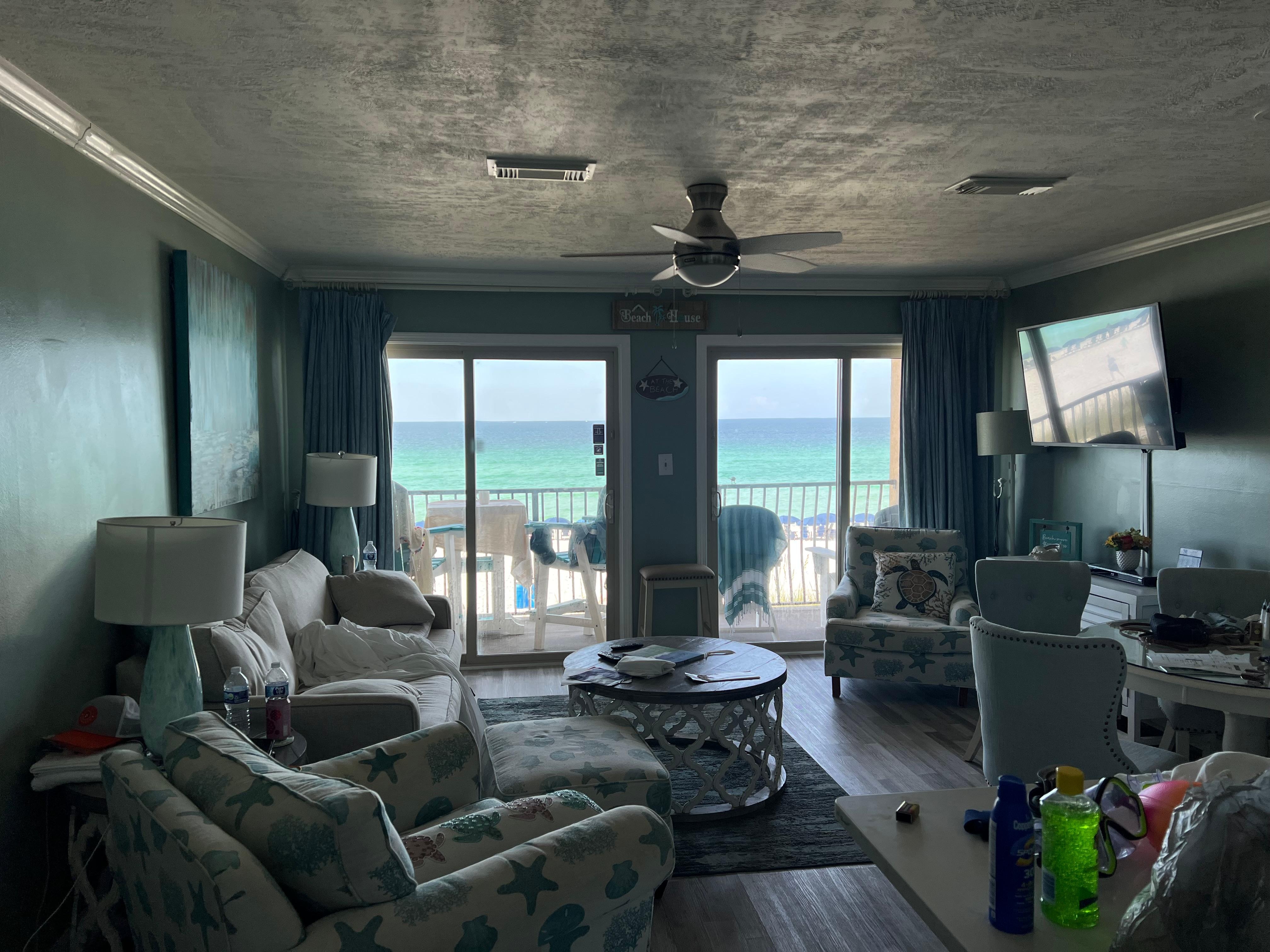 Living room with balcony and ocean view. 