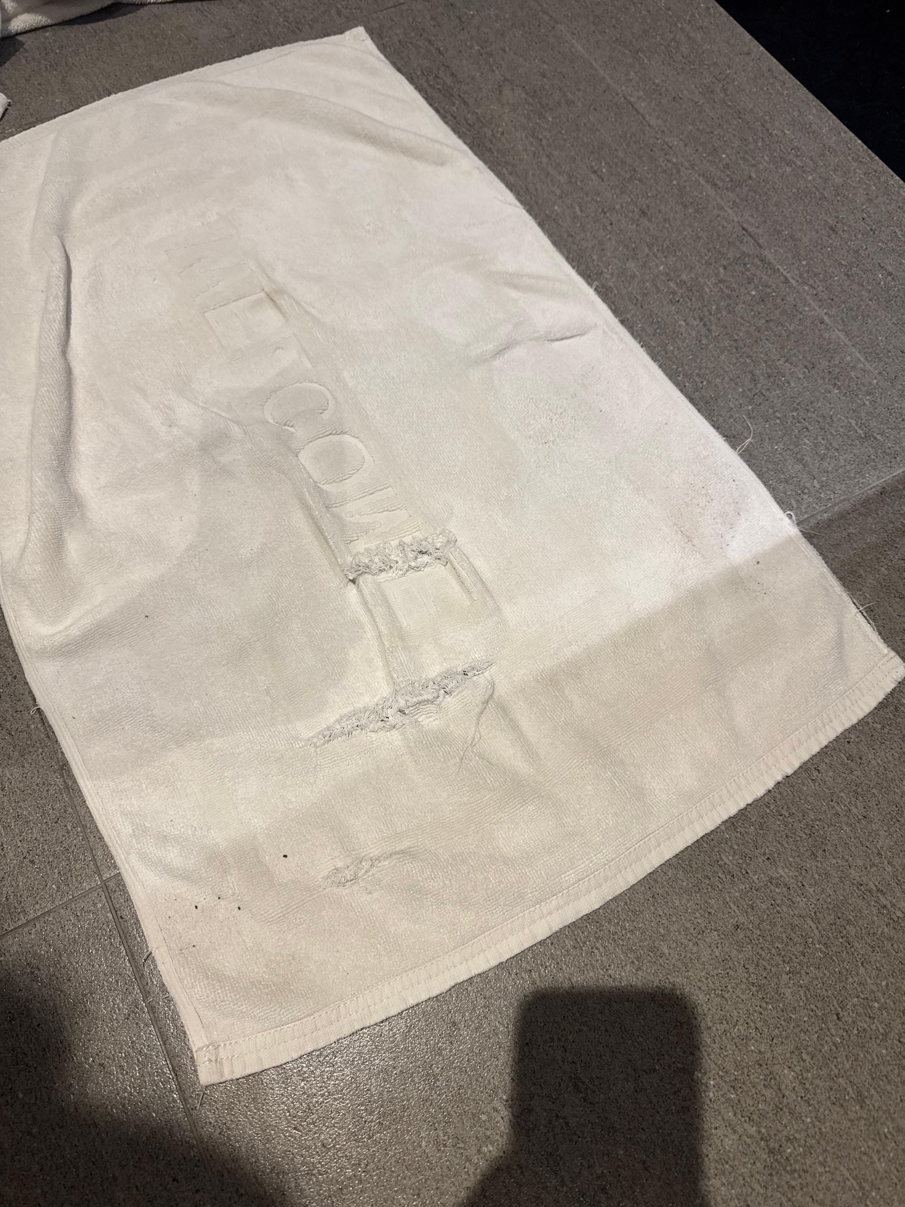 Voici l'état du tapis de bain qu'on nous mettait chaque jour