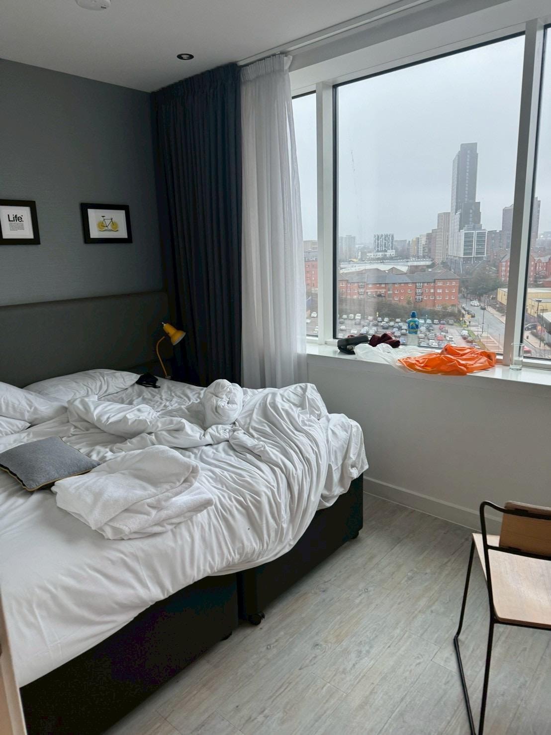 起きた後なんで散らかってます