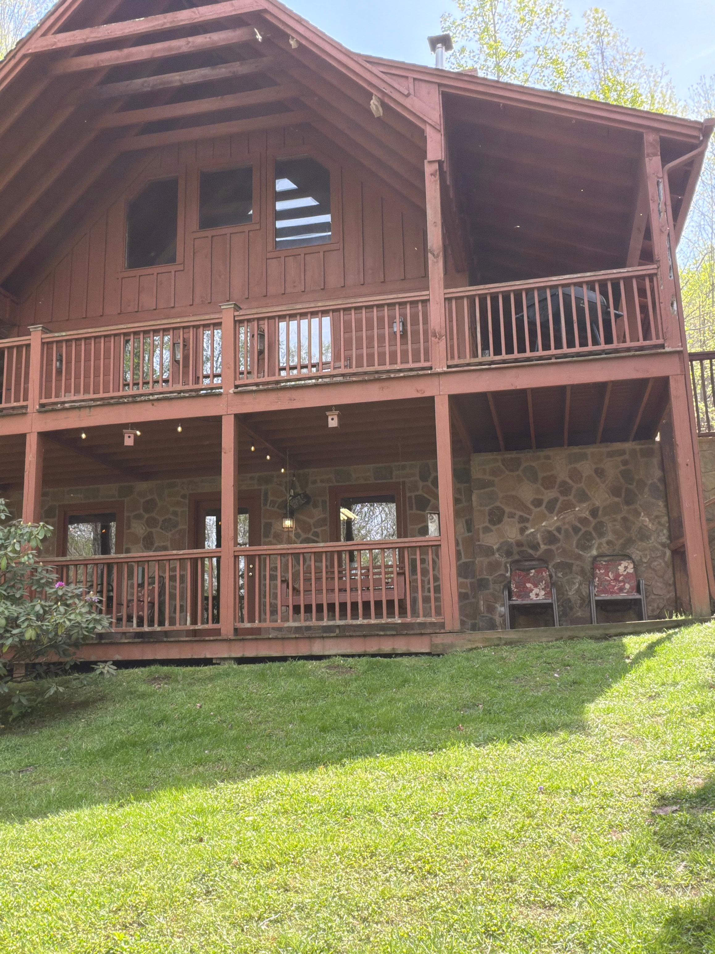 Super cute, comfy  and clean cabin!