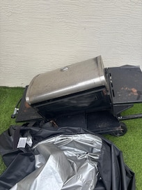 Unusable BBQ. When I asked about it, no response was given.