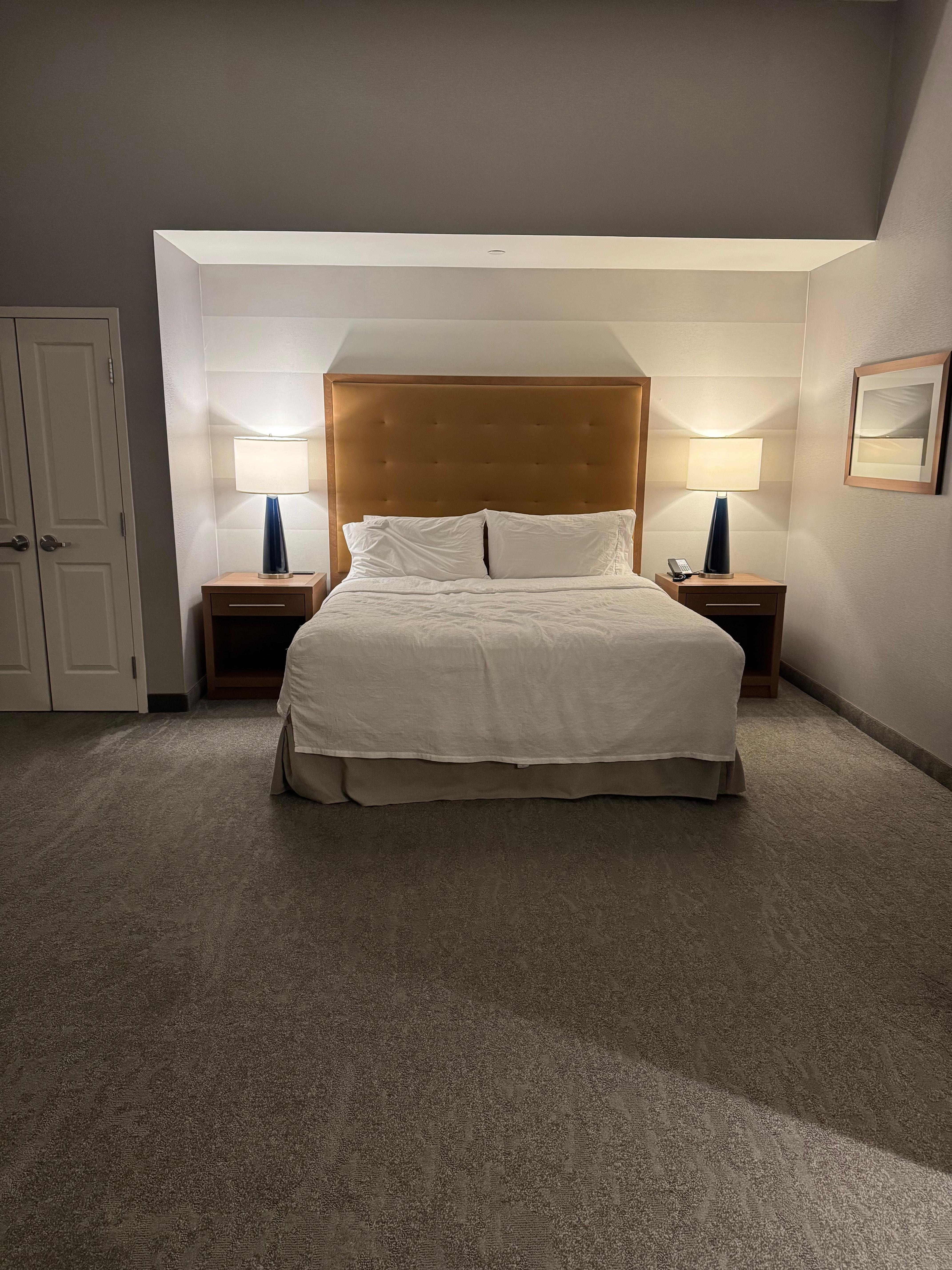 Grand lit confortable 