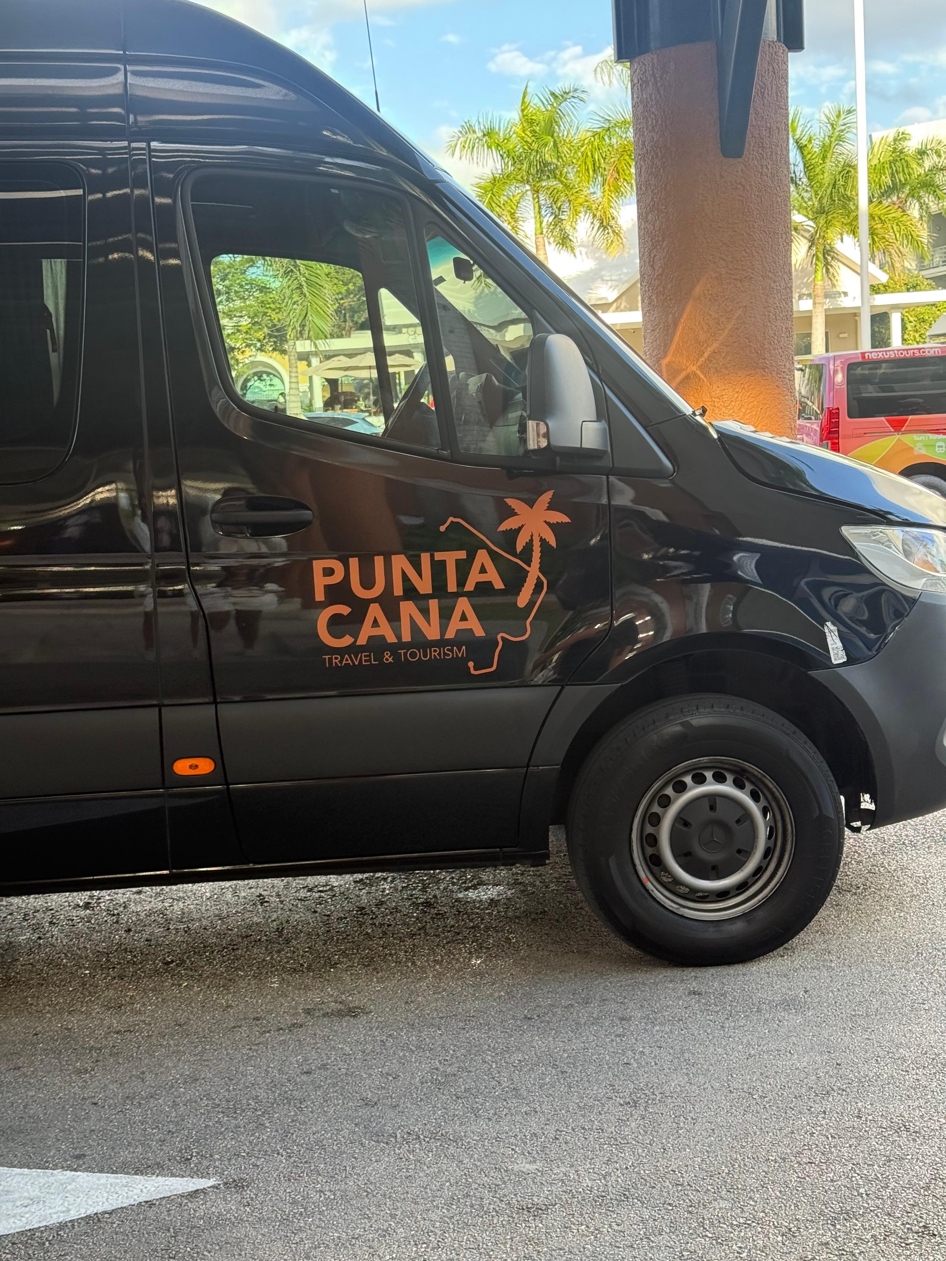 Van que faz translado para o aeroporto 