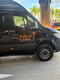 Van que faz translado para o aeroporto