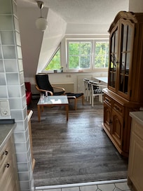 Wohn- und Esszimmer.