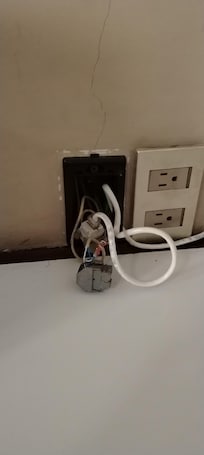 Enchufes expuestos