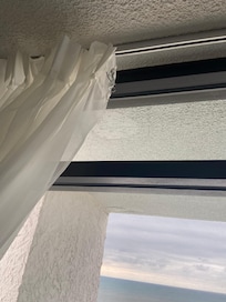 Curtains not correctly attached to traverse rod