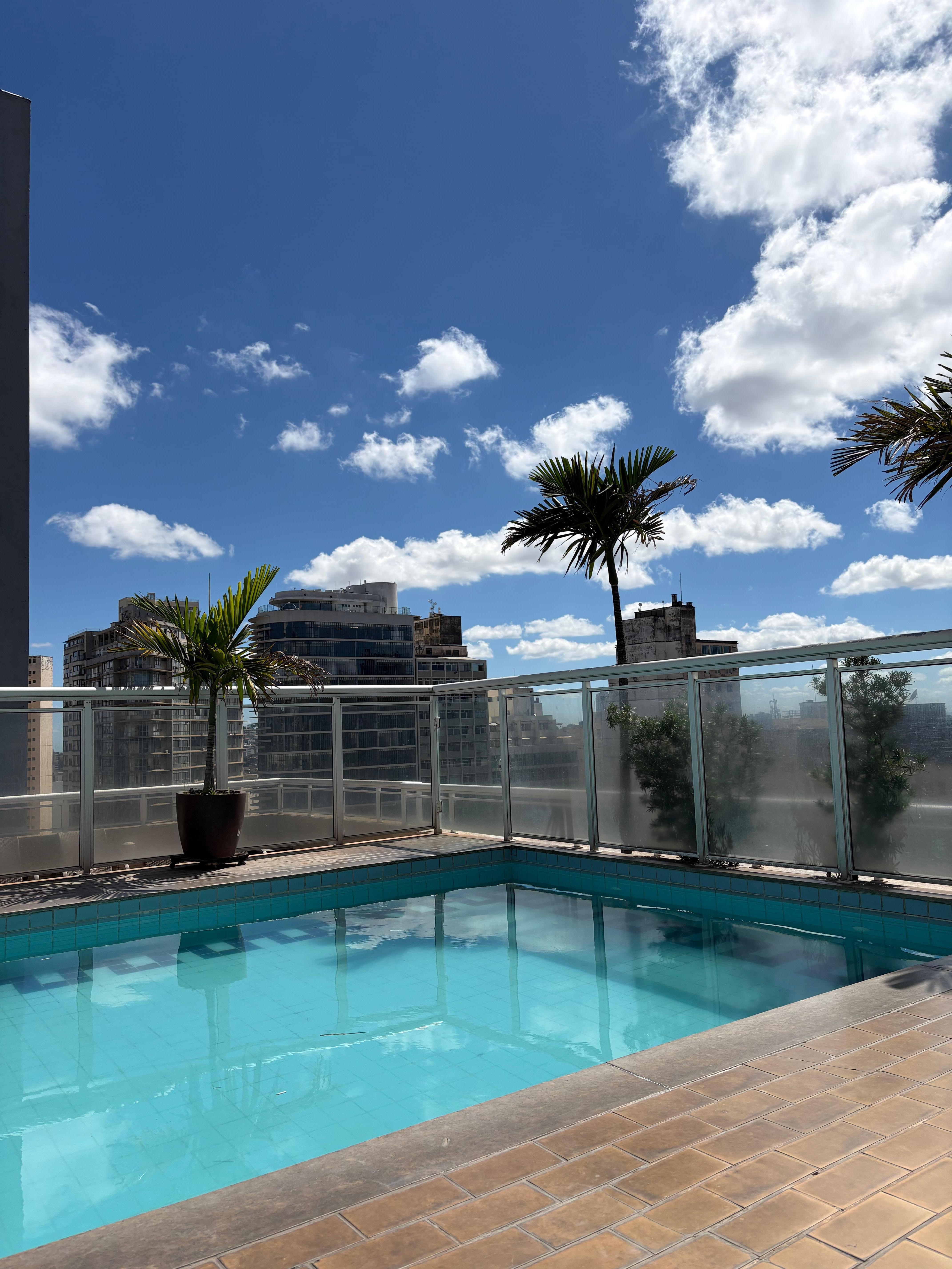 piscina do hotel (tinha umas guimbas de cigarro dentro)