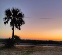 Sunrise outside, from my lanai, on Christmas Morning 2025♥️💚