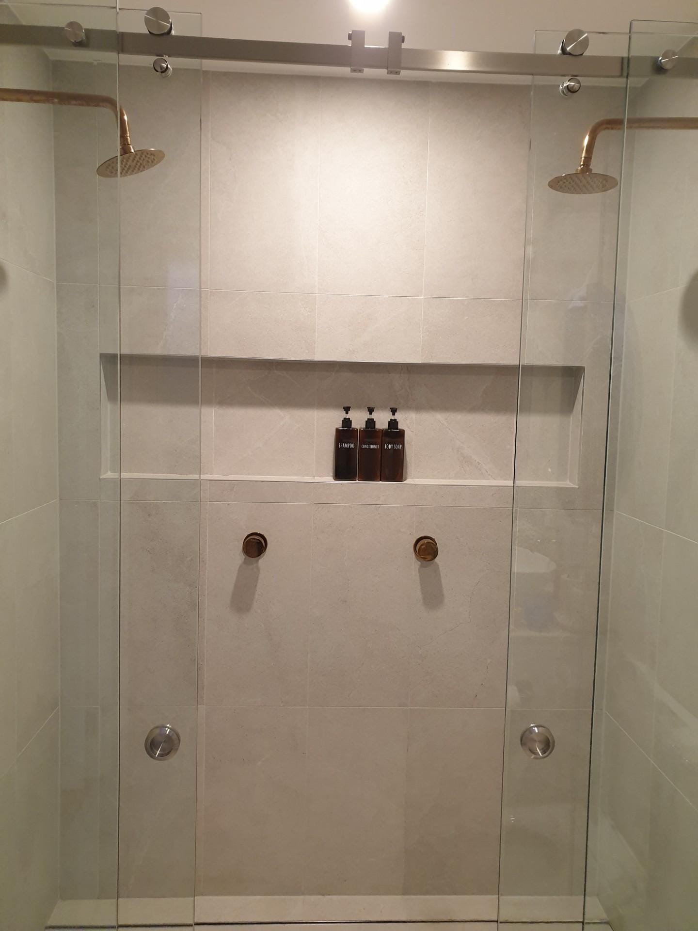 Double shower in ensuite