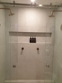 Double shower in ensuite