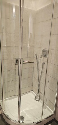 Capsule shower