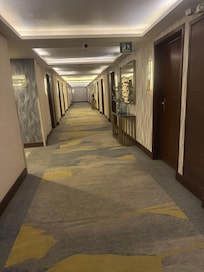 Pasillo superior limpios