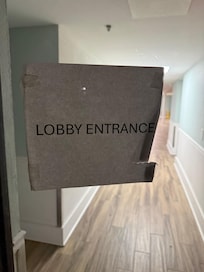 Poor signage to the lobby through a side door. We had to ask a construction worker how to get to the lobby and saw others having to as well.