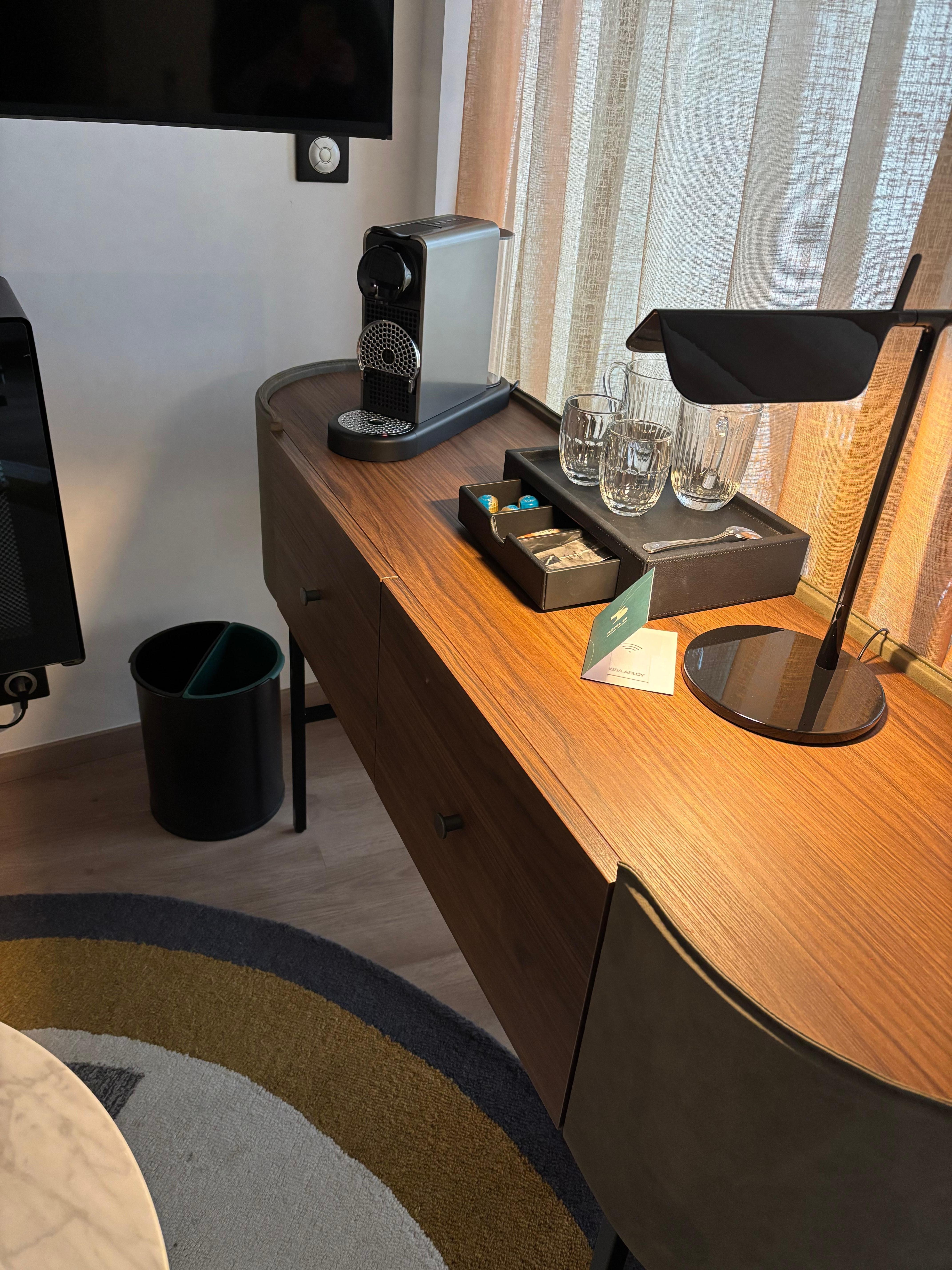 Facilities to make a drink (fridge too!)