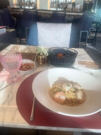 라운지에서 해 식사