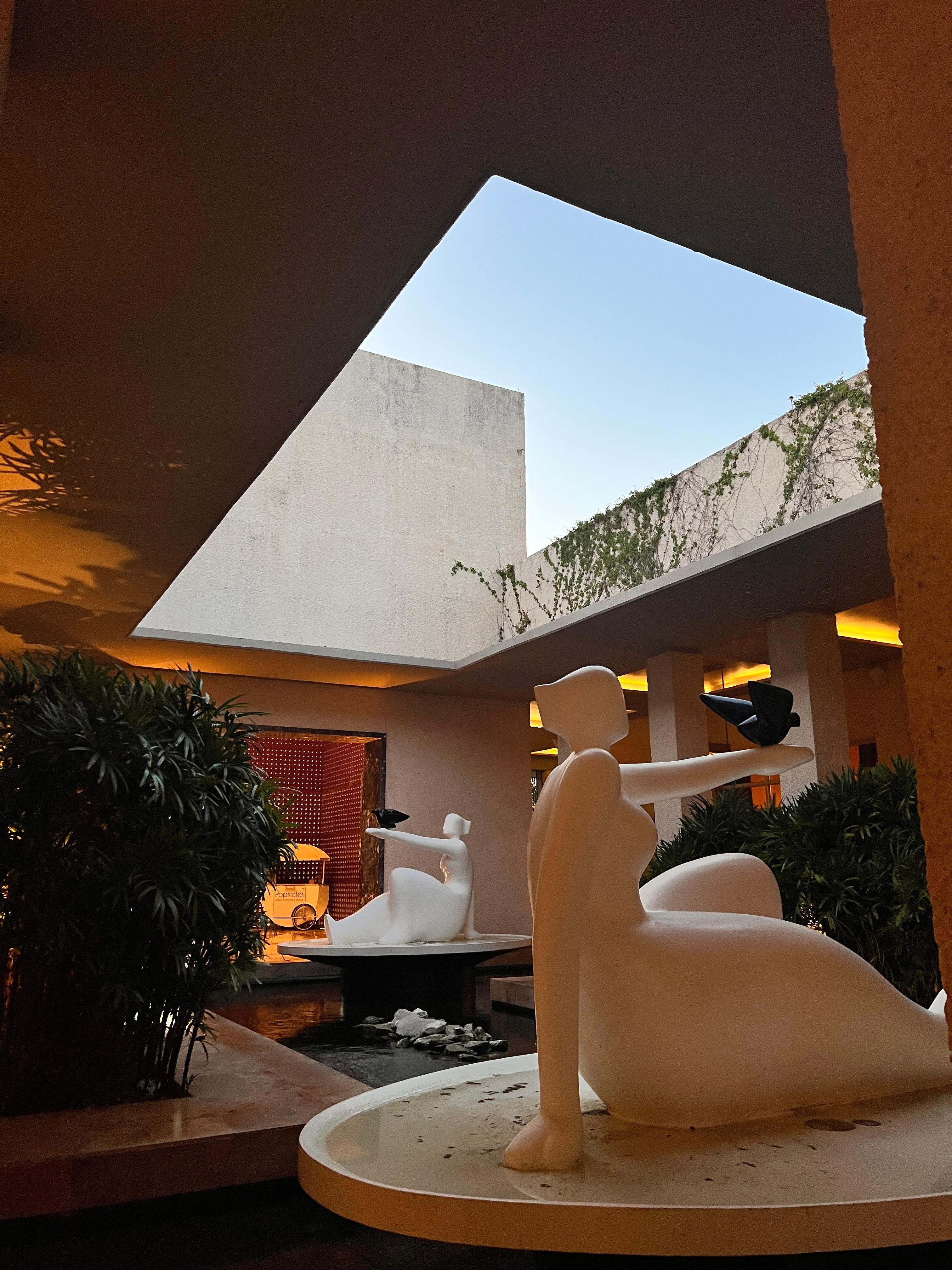 La perla entrance