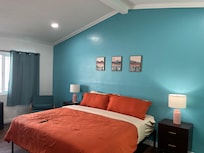 Room- clean and bright