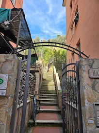 Entrance to the hotel. The area has lots of steps.
