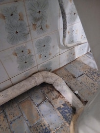 Voici une photo du sol de la salle de bain , encore j'ai envie de dire