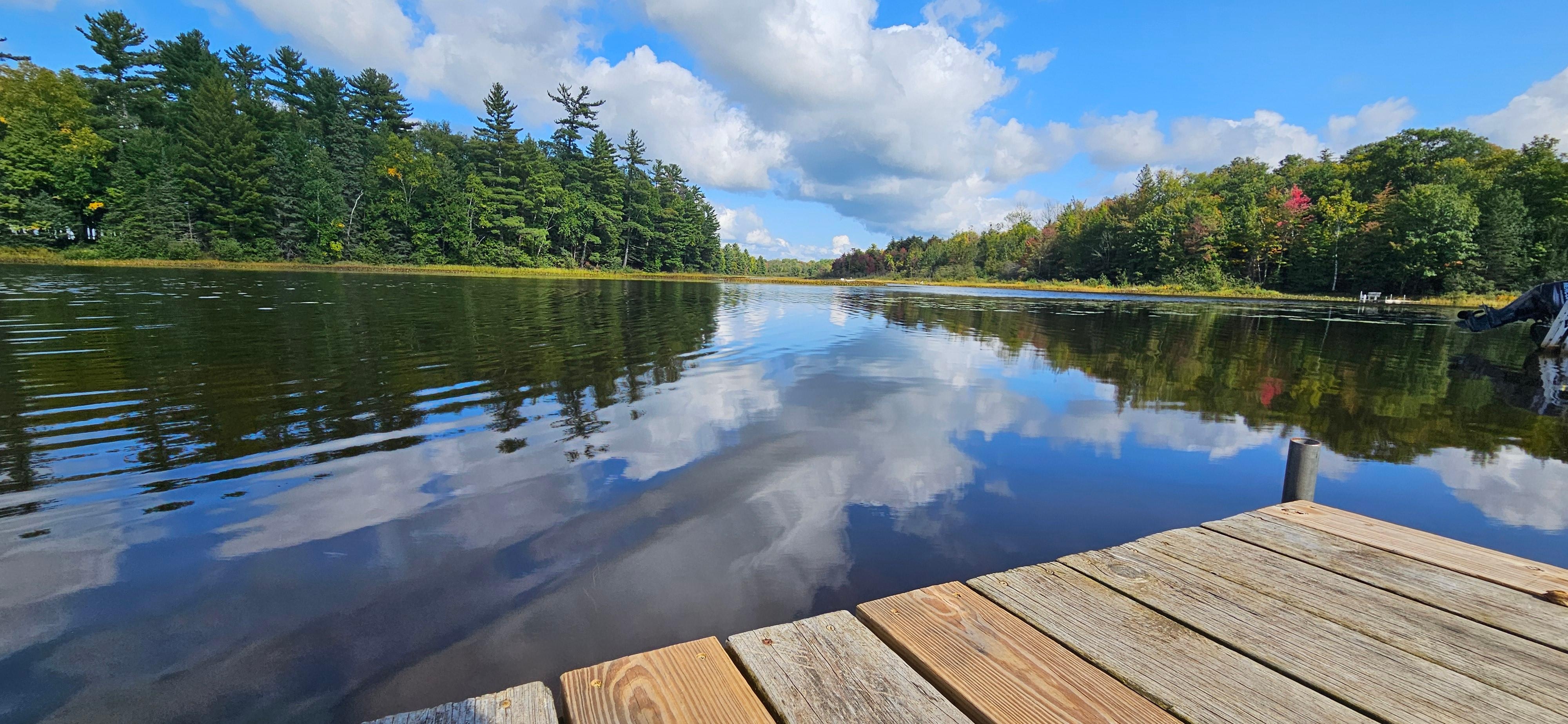 Calm & relaxing lake life.