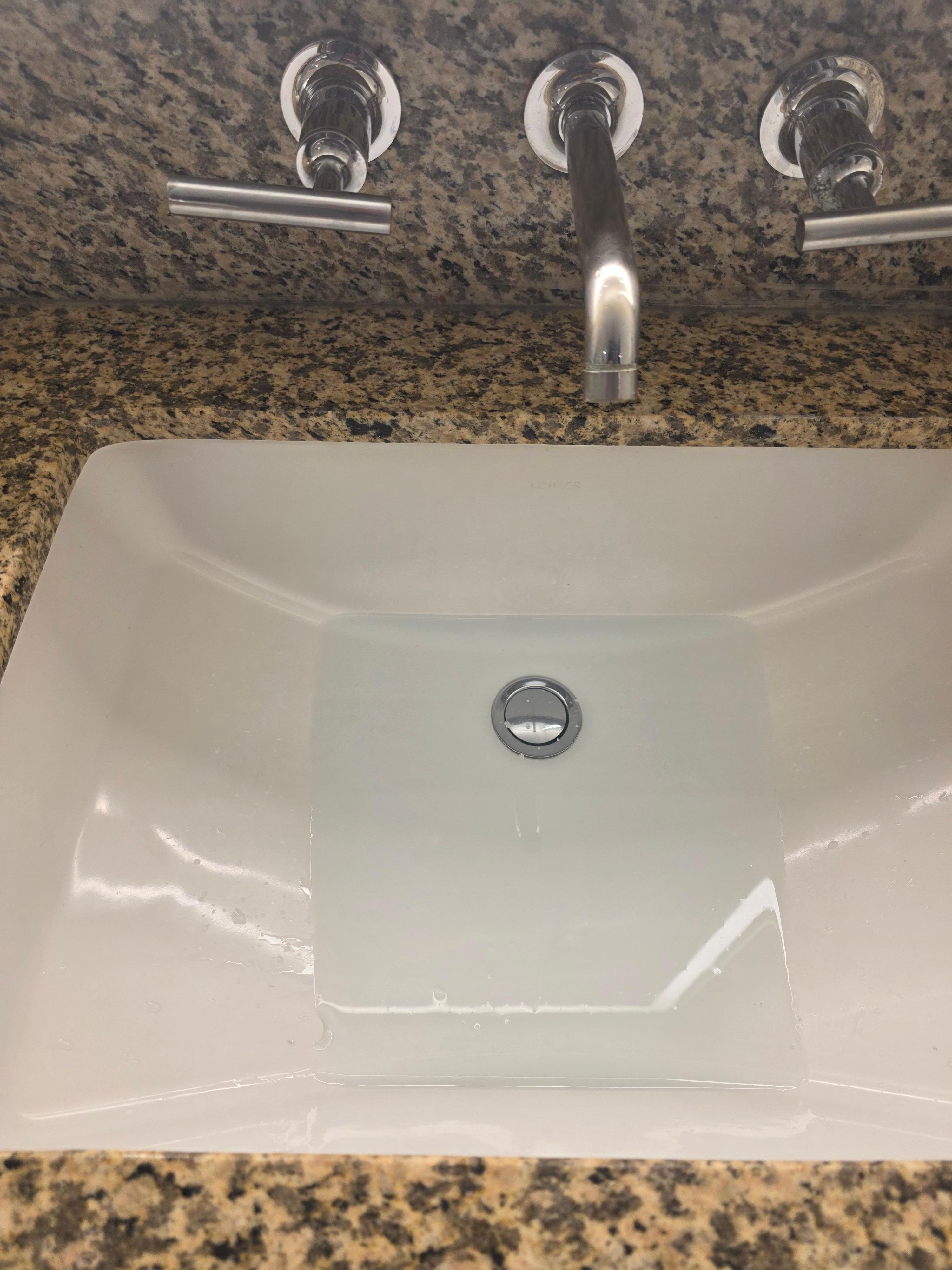 LA County health department please audit this Unsafe hotel facility. 