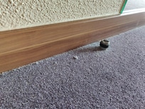 Cumuli di polvere sulla moquette