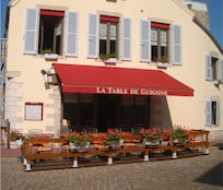 A ne pas rater. (A 50 mètres de l'appartement)