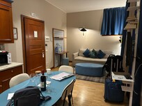 Apartment with kitchen, stovetop, dishwasher; separate bedroom