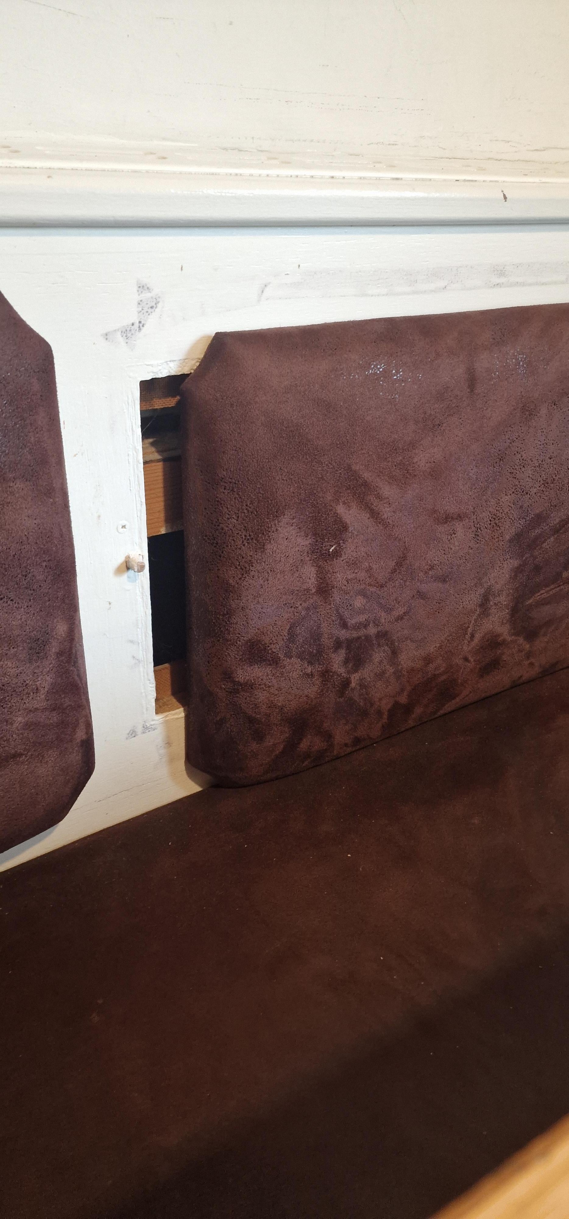 Polsterung fällt von allein ab. 