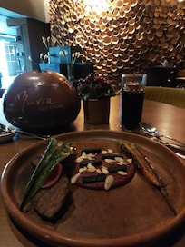 La picaña con mole rosa de las mejores experiencias en comida mexicana. El chef Ezequiel es excelente! Con estos platillos exclusivos . Un titán en la gastronomía mexicana. Cocina con el alma y corazón. Excelente experiencia.