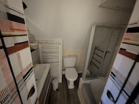 Petite salle d'eau mais fonctionnelle