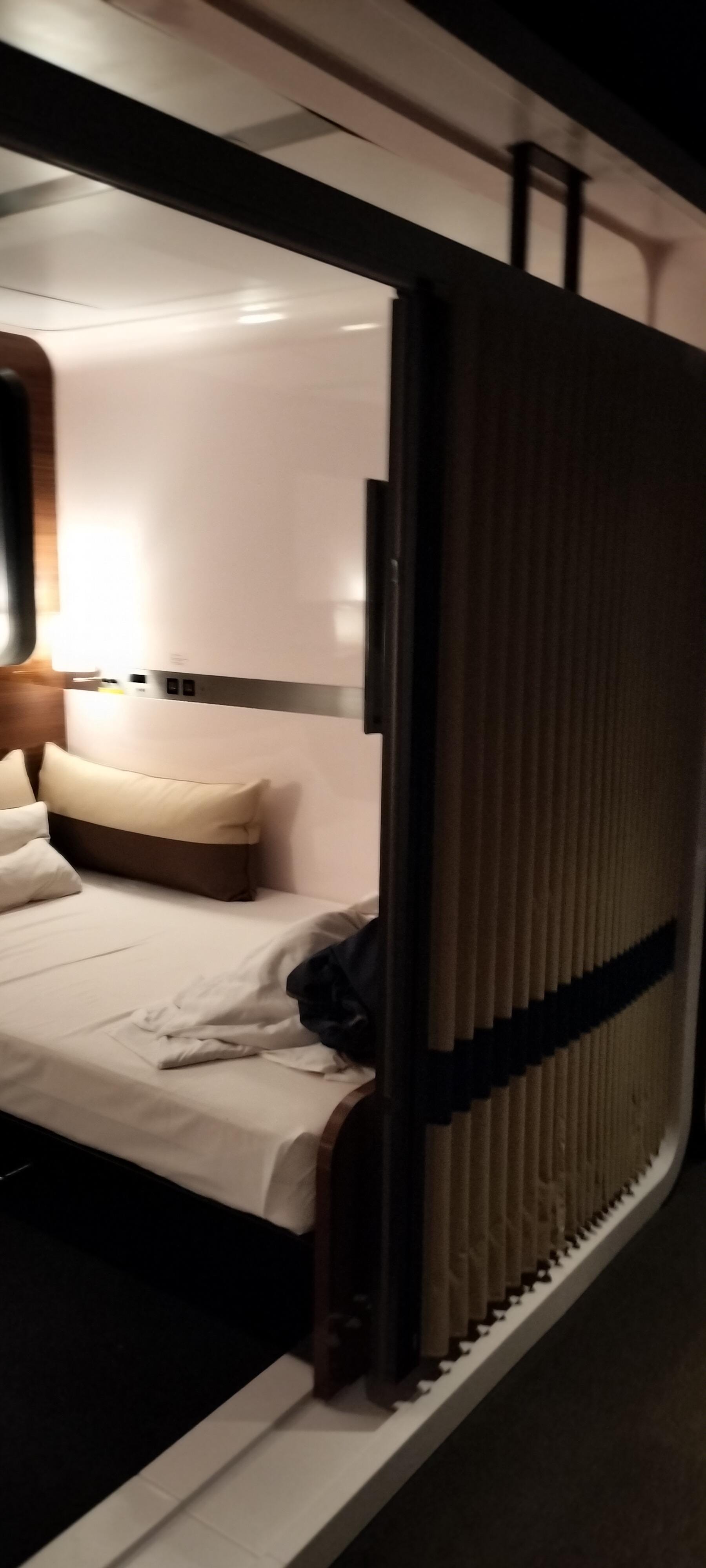 廊下から見た部屋