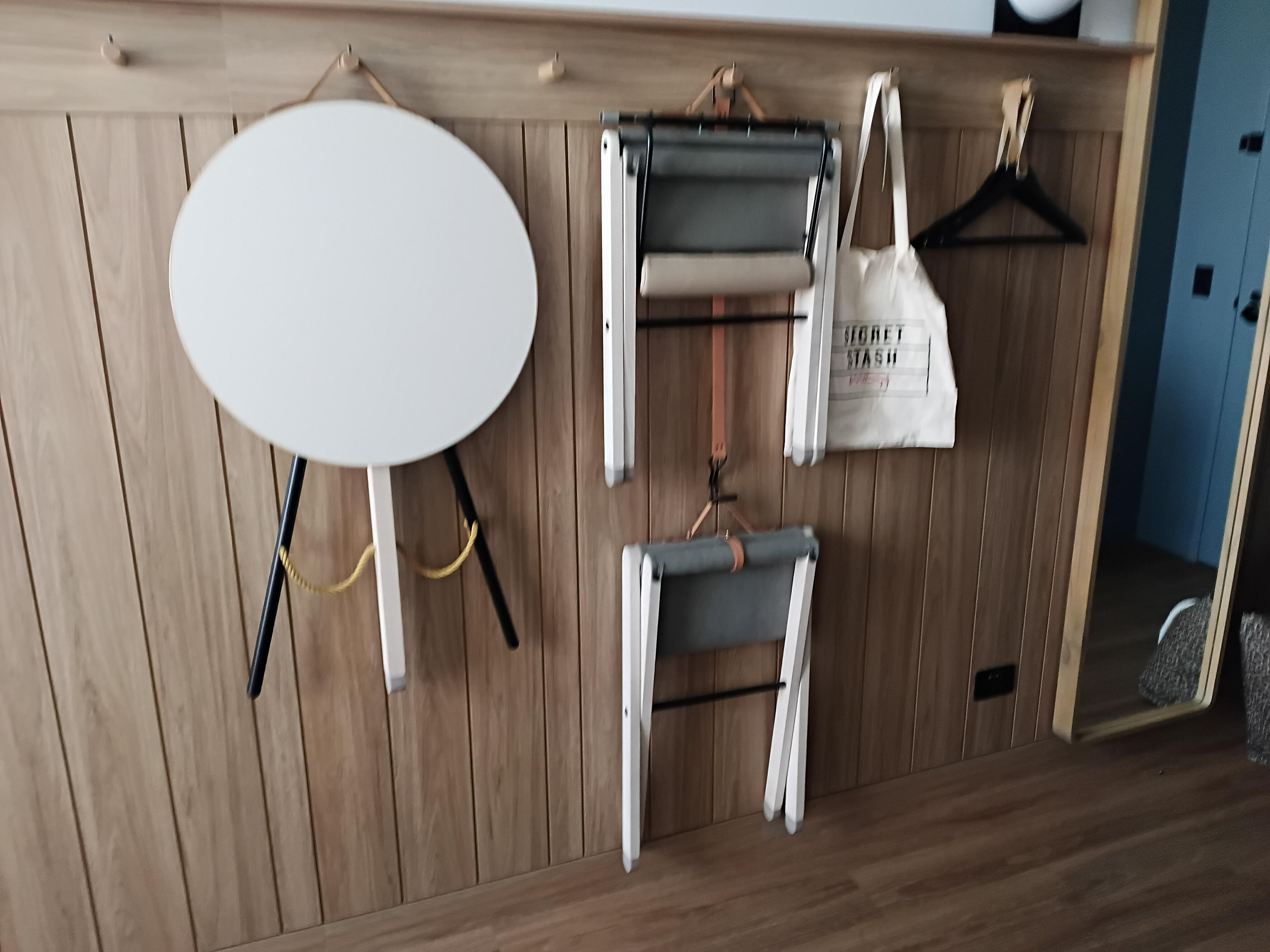 Table and chairs, just unhook, fantastic!!