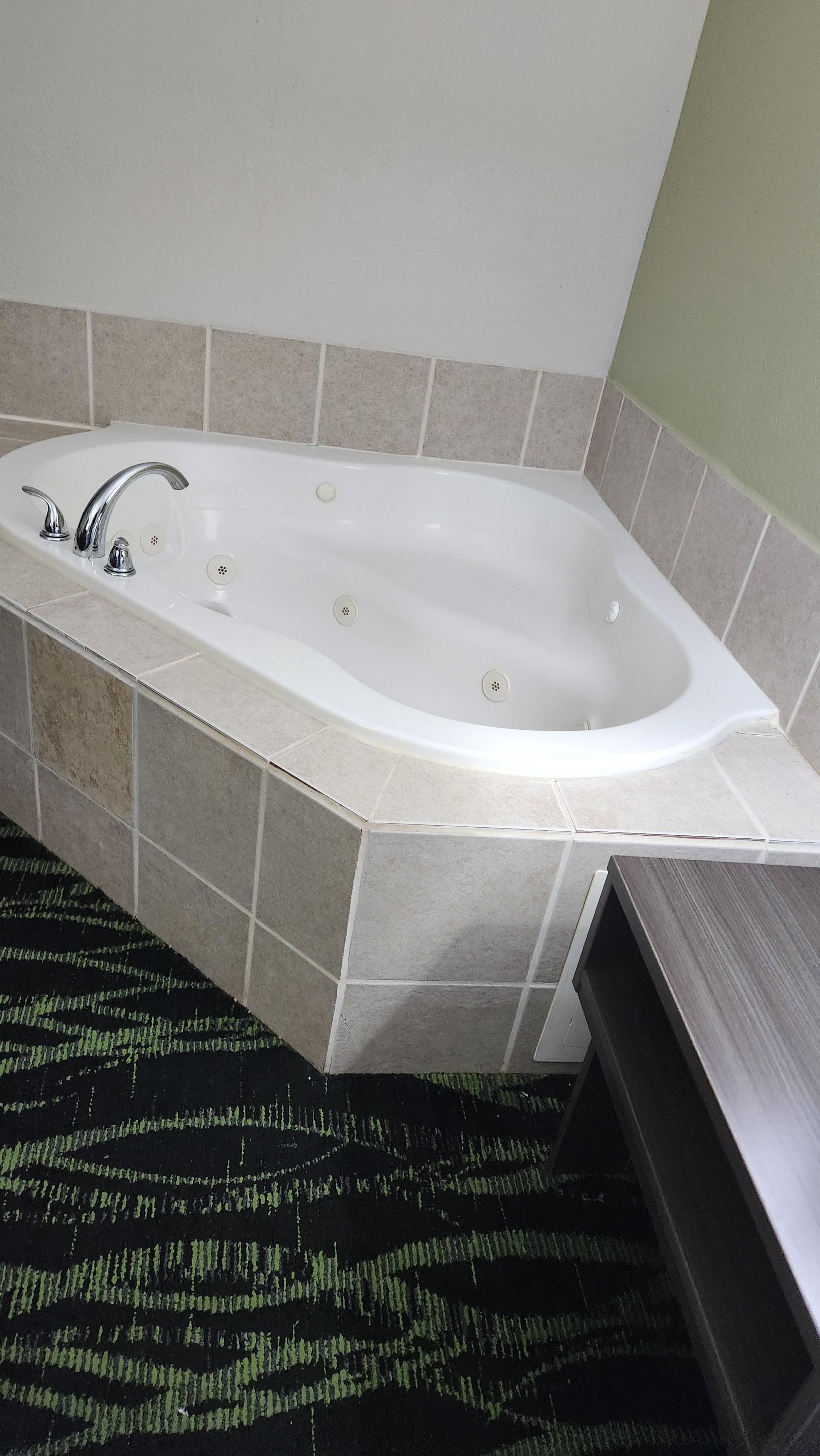 Jacuzzi tub in the queen suite