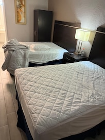 Bed not made/ room really smell bad